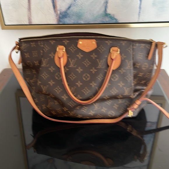 Large tote beautiful LV great condition - Picture 2 of 3